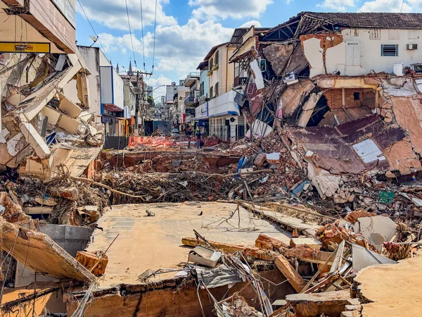Governo de Minas anuncia hospital de campanha e reconstrução de pontes em Ubá