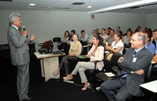 Secretario-adjunto da Setur, Maurílio Guimarães, em pronunciamento
