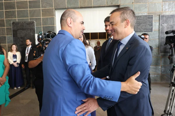 Mateus Simões é empossado governador e reforça projeto de desenvolvimento de Minas Gerais