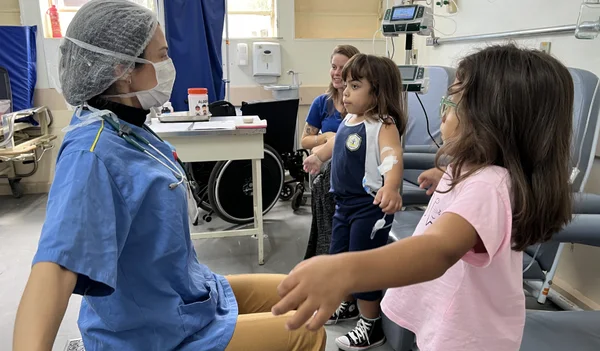 Hospital Infantil João Paulo II centraliza entrega de medicamentos de alto custo em nova farmácia e facilita rotina de pacientes