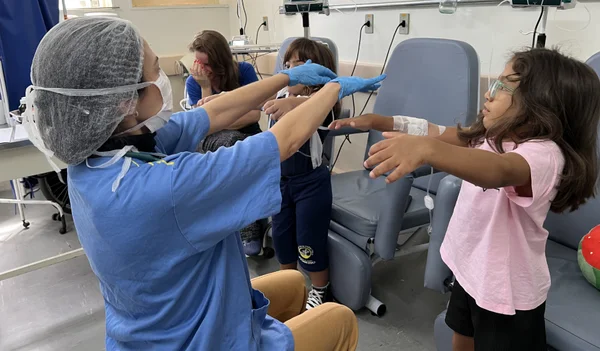 Hospital Infantil João Paulo II centraliza entrega de medicamentos de alto custo em nova farmácia e facilita rotina de pacientes