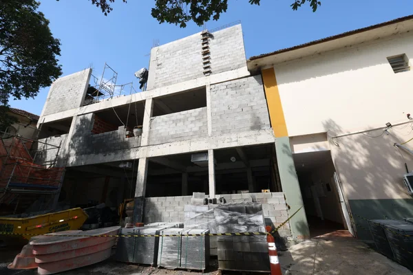 Governo de Minas vistoria obras do ambulatório de quimioterápicos da Casa de Saúde Padre Damião, em Ubá