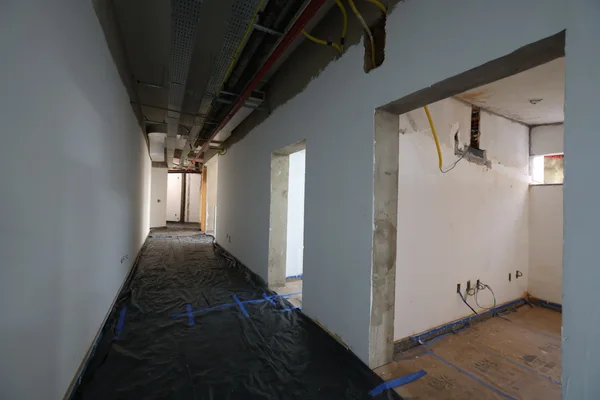 Governo de Minas vistoria obras do ambulatório de quimioterápicos da Casa de Saúde Padre Damião, em Ubá