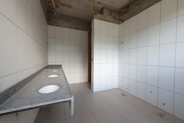 Governo de Minas vistoria obras do ambulatório de quimioterápicos da Casa de Saúde Padre Damião, em Ubá