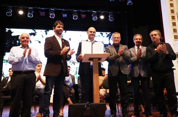 Governo de Minas transfere capital para Pouso Alegre e anuncia dois novos Colégios Tiradentes para o Sul do estado