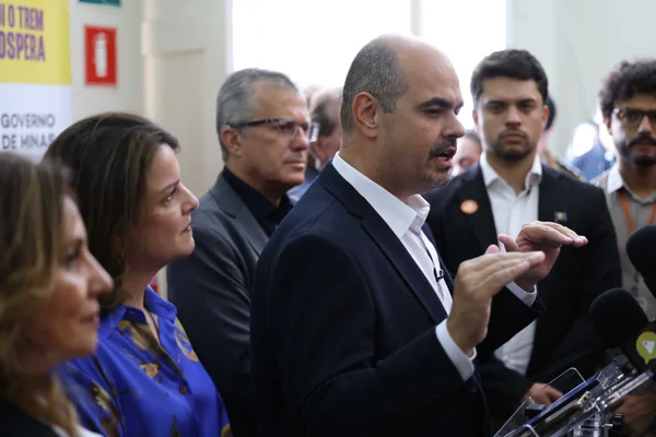 Governo de Minas transfere capital para Pouso Alegre e anuncia dois novos Colégios Tiradentes para o Sul do estado