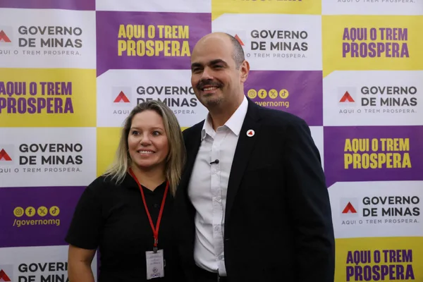 Governo de Minas transfere capital para Pouso Alegre e anuncia dois novos Colégios Tiradentes para o Sul do estado