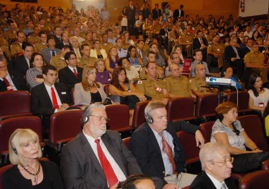 Especialistas brasileiros e de outros seis países durante o seminário