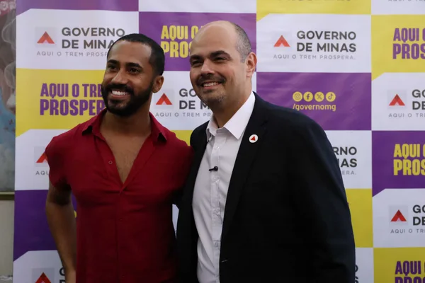 Governo de Minas transfere capital para Pouso Alegre e anuncia dois novos Colégios Tiradentes para o Sul do estado