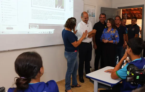 Governo de Minas vistoria entregas para a saúde e educação em São Sebastião da Bela Vista