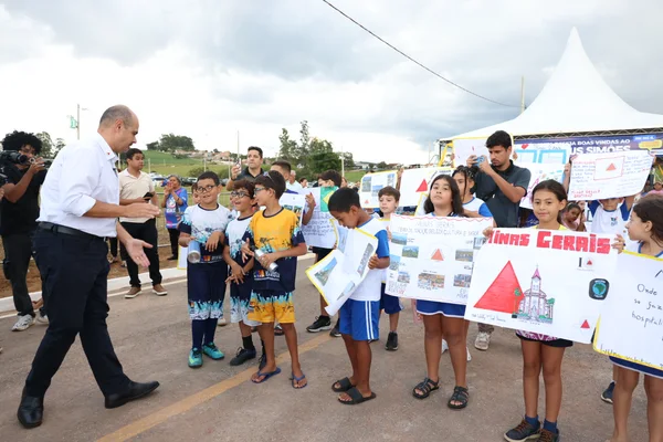 Governo de Minas vistoria entregas para a saúde e educação em São Sebastião da Bela Vista