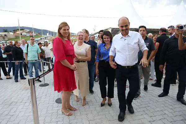 Governo de Minas vistoria entregas para a saúde e educação em São Sebastião da Bela Vista