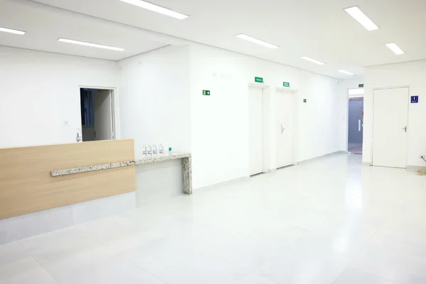 Governo de Minas vistoria entregas para a saúde e educação em São Sebastião da Bela Vista