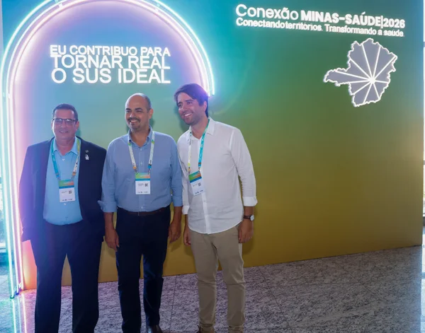 Governo de Minas anuncia custeio inédito para transporte de pacientes no Conexão Minas-Saúde 2026