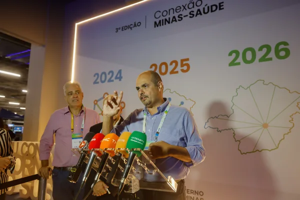 Governo de Minas anuncia custeio inédito para transporte de pacientes no Conexão Minas-Saúde 2026