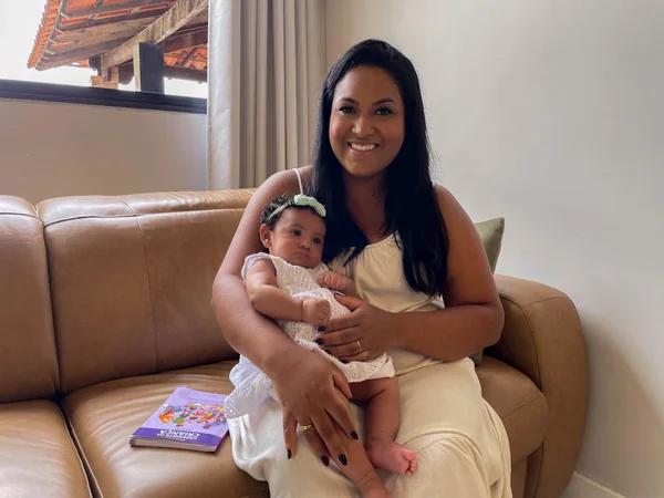 Bárbara dos Santos fez a coleta da filha Maria no terceiro dia de vida da bebê