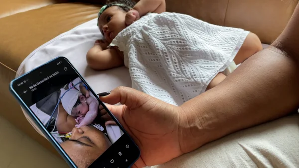 Bárbara dos Santos fez a coleta da filha Maria no terceiro dia de vida da bebê