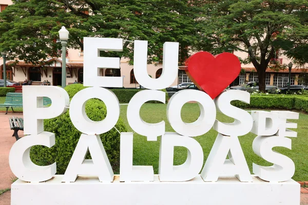 Governo de Minas transfere capital para Poços de Caldas, anuncia novo Colégio Tiradentes e R$ 7,5 milhões para armamento da Polícia Civil