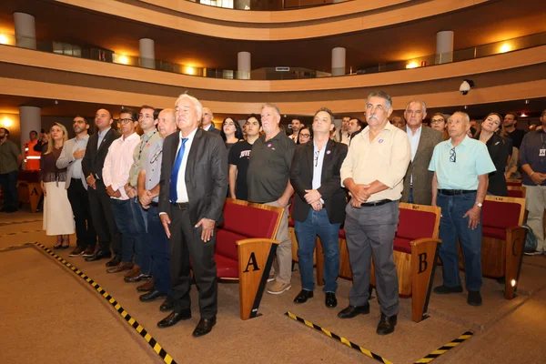Governo de Minas transfere capital para Poços de Caldas, anuncia novo Colégio Tiradentes e R$ 7,5 milhões para armamento da Polícia Civil
