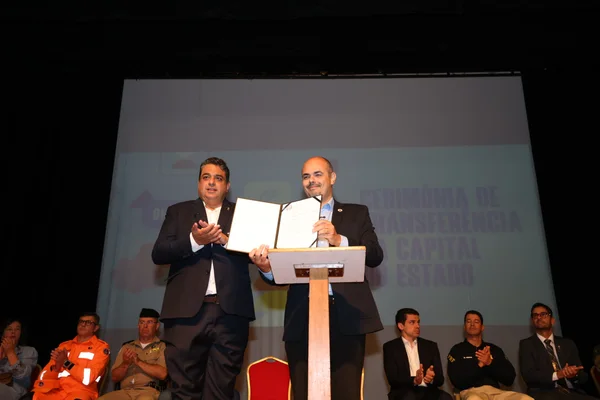 Governo de Minas transfere capital para Poços de Caldas, anuncia novo Colégio Tiradentes e R$ 7,5 milhões para armamento da Polícia Civil