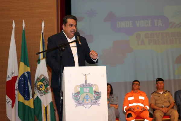 Governo de Minas transfere capital para Poços de Caldas, anuncia novo Colégio Tiradentes e R$ 7,5 milhões para armamento da Polícia Civil