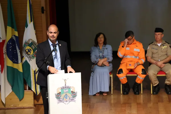 Governo de Minas transfere capital para Poços de Caldas, anuncia novo Colégio Tiradentes e R$ 7,5 milhões para armamento da Polícia Civil