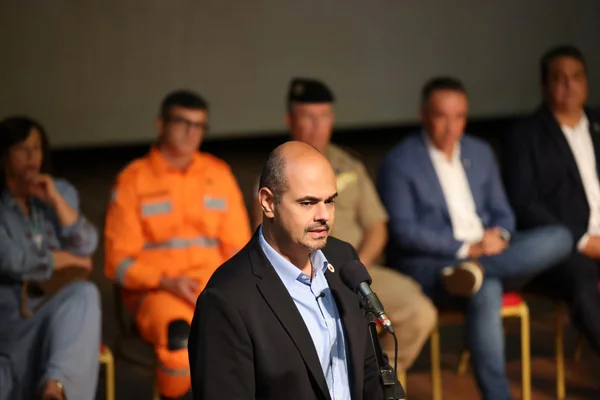 Governo de Minas transfere capital para Poços de Caldas, anuncia novo Colégio Tiradentes e R$ 7,5 milhões para armamento da Polícia Civil