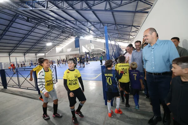 Governo de Minas vistoria obras de revitalização de ginásio poliesportivo em Poços de Caldas