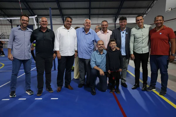 Governo de Minas vistoria obras de revitalização de ginásio poliesportivo em Poços de Caldas