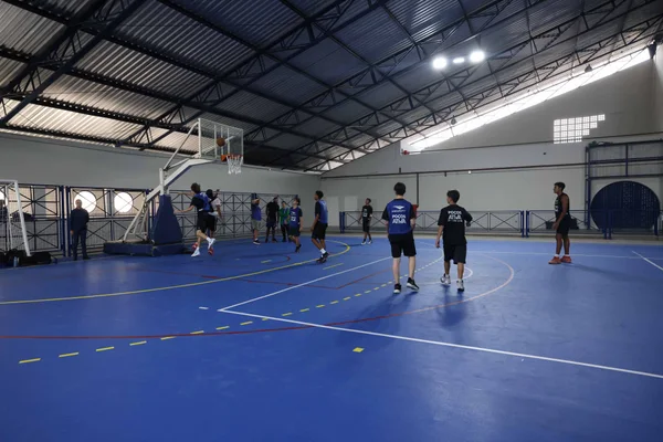 Governo de Minas vistoria obras de revitalização de ginásio poliesportivo em Poços de Caldas