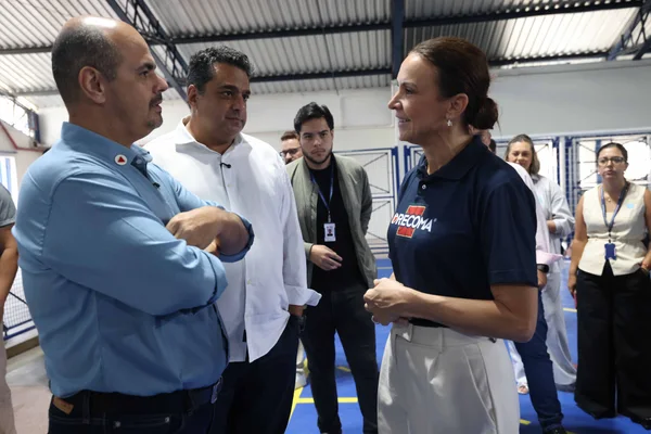 Governo de Minas vistoria obras de revitalização de ginásio poliesportivo em Poços de Caldas