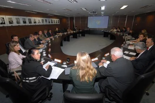 A mesa redonda reuniu representantes de diversos órgãos do Estado