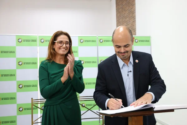 Governador empossa nova defensora pública-geral de Minas Gerais