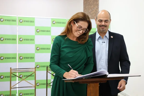 Governador empossa nova defensora pública-geral de Minas Gerais