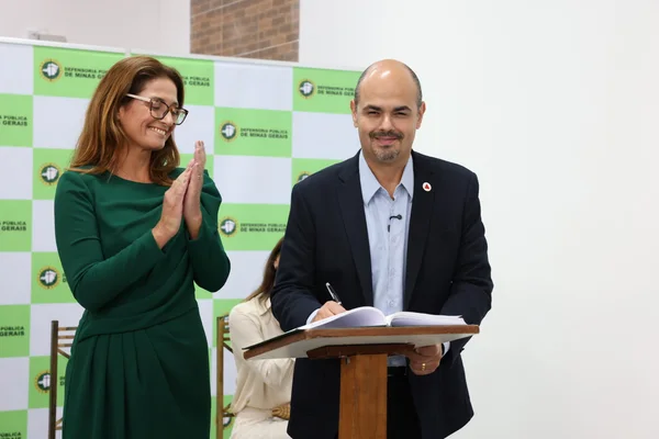 Governador empossa nova defensora pública-geral de Minas Gerais
