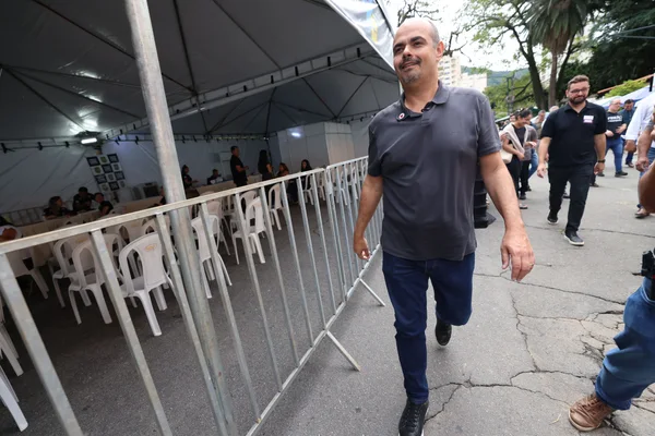 Governo de Minas participa da Praça de Serviços em Poços de Caldas e anuncia R$ 400 milhões para rodovias da região