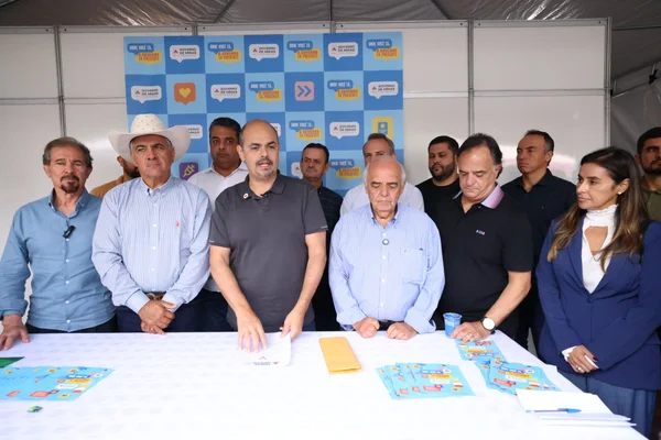 Governo de Minas participa da Praça de Serviços em Poços de Caldas e anuncia R$ 400 milhões para rodovias da região