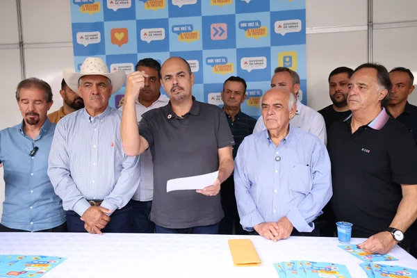 Governo de Minas participa da Praça de Serviços em Poços de Caldas e anuncia R$ 400 milhões para rodovias da região