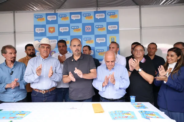 Governo de Minas participa da Praça de Serviços em Poços de Caldas e anuncia R$ 400 milhões para rodovias da região