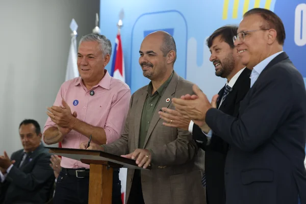 Governo de Minas transfere capital para Diamantina e anuncia investimento de R$ 41 milhões para climatizar todas as escolas da região