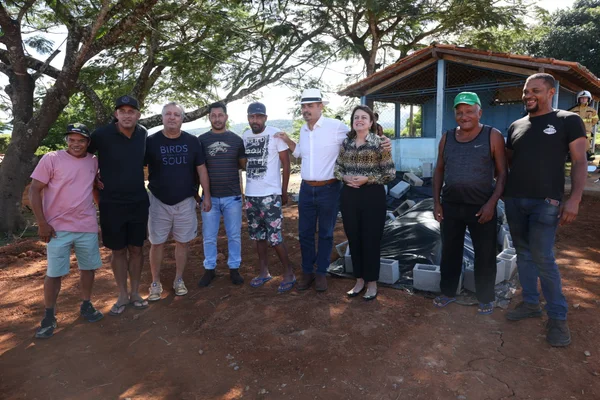 Governo de Minas entrega títulos de regularização de propriedade rural a 140 famílias em Serra Azul de Minas