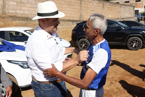 Governo de Minas entrega títulos de regularização de propriedade rural a 140 famílias em Serra Azul de Minas