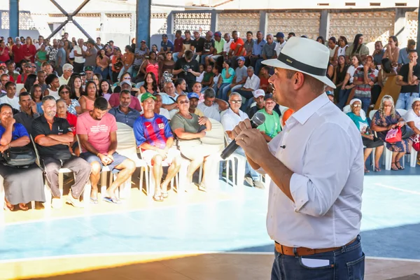 Governo de Minas entrega títulos de regularização de propriedade rural a 140 famílias em Serra Azul de Minas