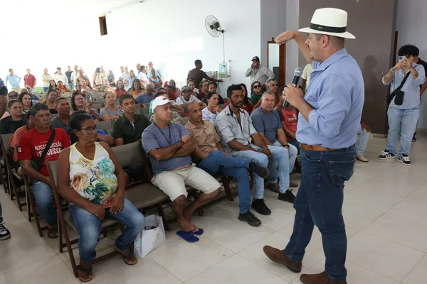 Governo de Minas entrega títulos de regularização fundiária a 117 famílias de agricultores de Turmalina
