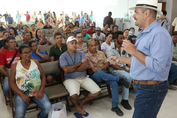 Governo de Minas entrega títulos de regularização fundiária a 117 famílias de agricultores de Turmalina