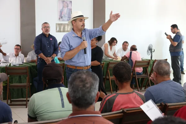 Governo de Minas entrega títulos de regularização fundiária a 117 famílias de agricultores de Turmalina