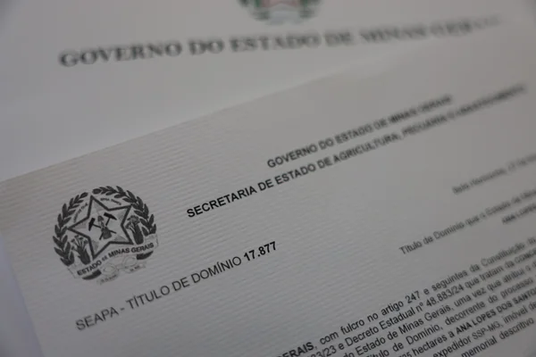 Governo de Minas entrega títulos de regularização fundiária a 117 famílias de agricultores de Turmalina