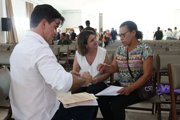 Governo de Minas entrega títulos de regularização fundiária a 117 famílias de agricultores de Turmalina