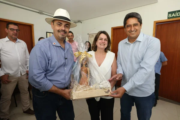 Governo de Minas entrega títulos de regularização fundiária a 117 famílias de agricultores de Turmalina