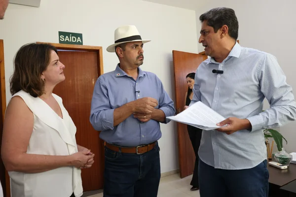 Governo de Minas entrega títulos de regularização fundiária a 117 famílias de agricultores de Turmalina